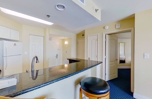 Myrtle Beach Condo | 20th-floor partial ocean-view condo with W/D, pool, hot tub, & AC