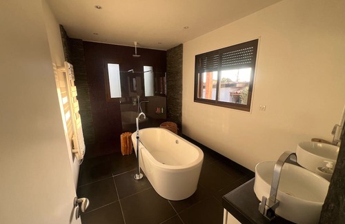 Cauro Villa | Contemporary villa with garden and swimming pool, 5 minutes from the beach!