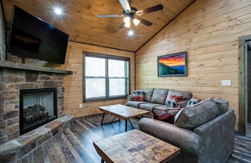 Pigeon Forge Cabin | Picturesque Paradise - Hot Tub & Community Pool!
