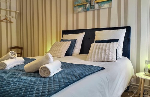 Maillets - Bellevue House | Chambre de Charme Piscine Chauffée Centre Parking Jardin