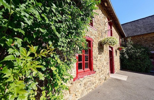 La Chapelle-aux-Filtzmeens Ski Chalet | Luxe Sanitary XL 6 pers. Villatent at five-star Camping Domaine du Logis