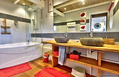 Carantec Villa | Gîte 8 pers max, 4 bedrooms, sea view with JACUZZI, HAMMAM, BABY FOOT and FLIPPER