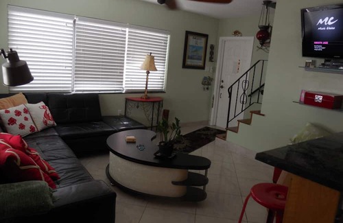 Hollywood Condo | PRIVATE*MODERN Guesthouse*Direct Bch Access*❤️ Brdwlk* Free Park*2 bike & MORE