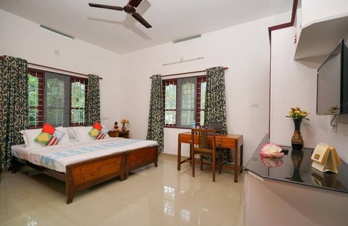 Devikolam Resort | Posh Rooms/Peaceful and Green Part of Munnar