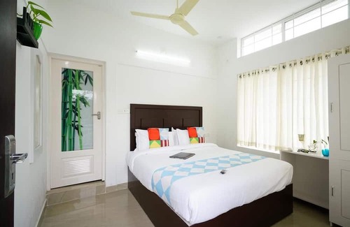 Moolakadai House | Colorful Artifacts and Modern Decor Hut Stay