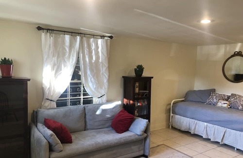 Marlyville - Fontainebleau Apartment | Cozy Apt near Tulane Univ with Off Street Parking on a quiet and safe street