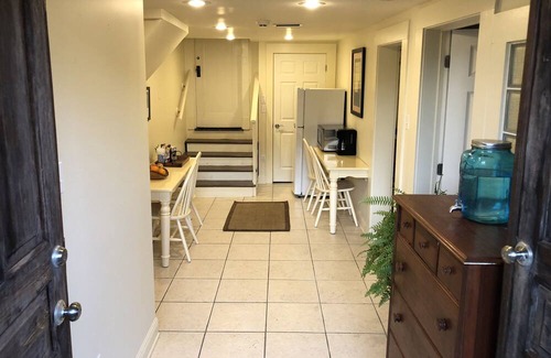 Marlyville - Fontainebleau Apartment | Cozy Apt near Tulane Univ with Off Street Parking on a quiet and safe street
