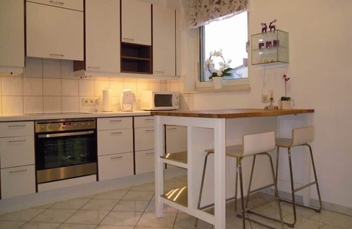 Wiener Neudorf Apartment | 90m2, TOP LOCATION, CLOSE TO VIENNA, QUIET, CLEAN, SECURE, CHEAP, SCS, WiFi