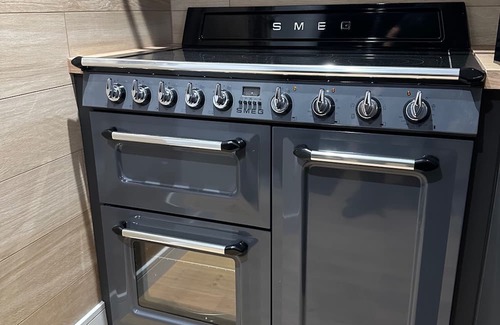 Falkirk Apartment | 2-bed - Sleeps 6 - Pet Friendly With Free Parking