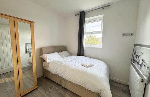 Belvedere Apartment | Three Double Rooms in Spacious Home