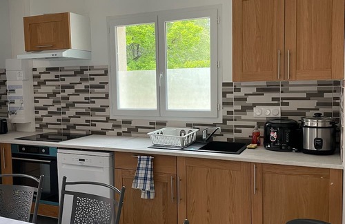 Chaum House | Holiday Home 'Momo' with Mountain View, Wi-Fi and Air Conditioning