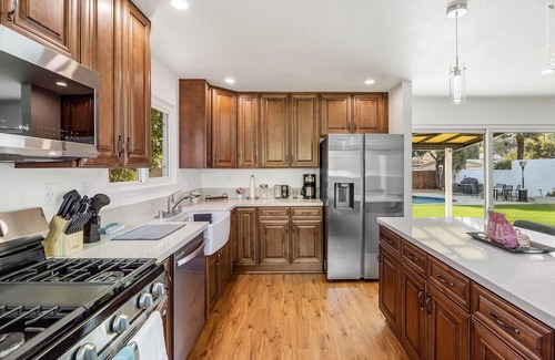 Granada Hills South House | Ultimate Valley Lounge and Swim