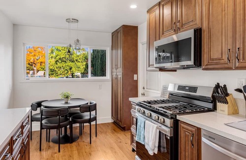 Granada Hills South House | Ultimate Valley Lounge and Swim