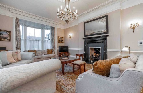 Dublin Apartment | Period 2-bedroom apartment 10 mins from Dublin City Centre