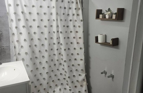 Lindenwold House | Charming bedroom with WiFi and AC in Somerdale next to transportation to Philly