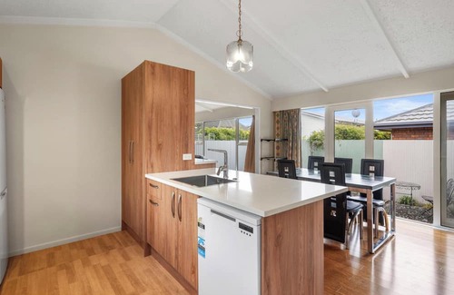 Riccarton House | Matipo Retreat - Christchurch Holiday Home
