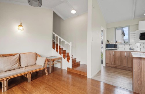 Riccarton House | Matipo Retreat - Christchurch Holiday Home