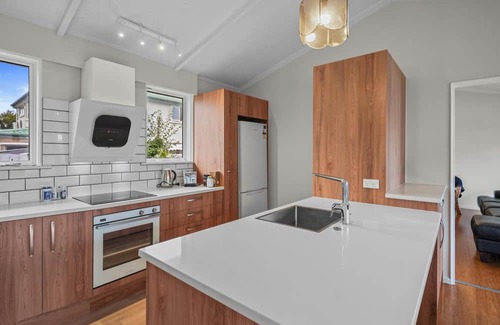 Riccarton House | Matipo Retreat - Christchurch Holiday Home