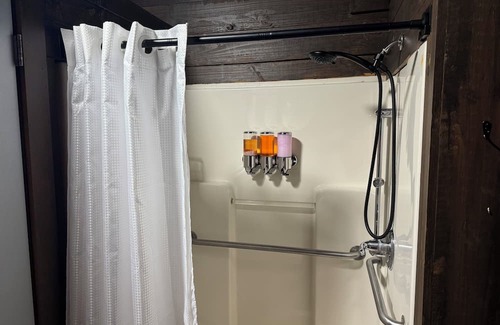 Crown Point Cabin | Cozy cabin in wonderful Marrero with WiFi, AC Cabin 6