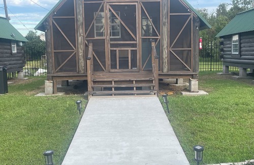 Crown Point Cabin | Cozy cabin with WiFi and AC in charming Marrero Cabin 7