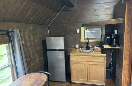 Crown Point Cabin | Cozy cabin with WiFi and AC in charming Marrero Cabin 7