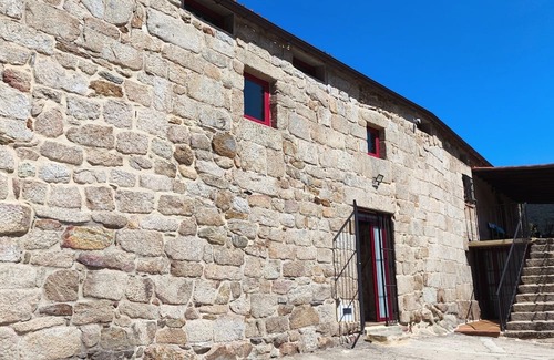 Os Peares Cottage | Centennial house 1.4 km from Os Peares Xiravai. RIBEIRA SACRA.