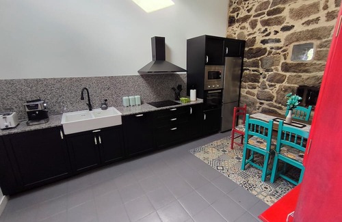 Os Peares Cottage | Centennial house 1.4 km from Os Peares Xiravai. RIBEIRA SACRA.