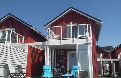 Hailuoto Cabin | Small beach house by the sea with an amazing view from the balcony. nnn