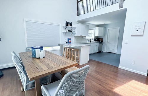 Manorville House | Private & Woodsy Home Near Hamptons/Golf/Wineries/Farms w/Heated Salt Pool & Spa