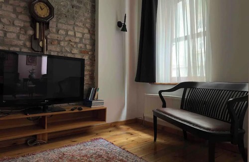 Sisli Hotel | 2Br, 2Ba, 1st Floor of Historical Building ,Galata