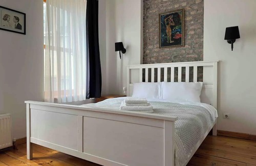 Sisli Hotel | 2Br, 2Ba, 1st Floor of Historical Building ,Galata