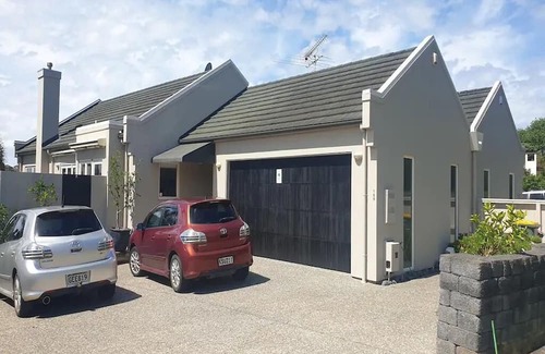 Gulf Harbour Apartment | Delightful apartment in Gulf Harbour-King Bed and ensuite. Full Kitchen. Wi-Fi