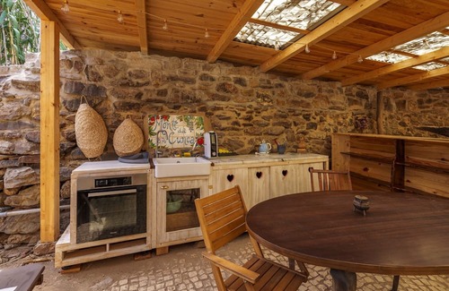 Carrapateira Apartment | Studio Apartment 'Vento' with Mountain View, Shared Terrace and Wi-Fi