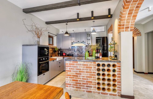 Janjina Villa | Villa Oz, Vintage Beachfront Serenity