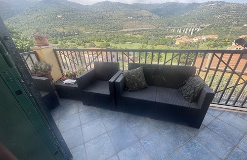 Castellaro Apartment | Apartment 'Family' with Private Terrace, Shared Garden and Wi-Fi