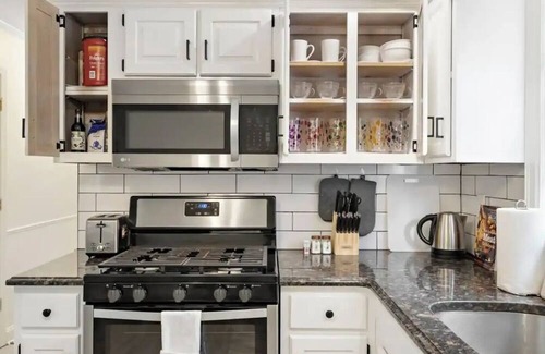 Constable Hook Apartment | Free Parking - Immaculate Stay Near NYC & Newark!