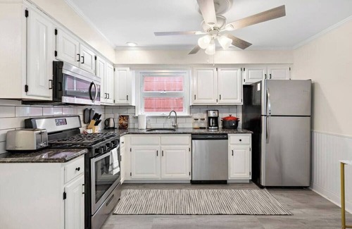 Constable Hook Apartment | Free Parking - Immaculate Stay Near NYC & Newark!