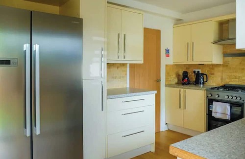 Bellshill Apartment | Cosy 4-Bed House near Glasgow