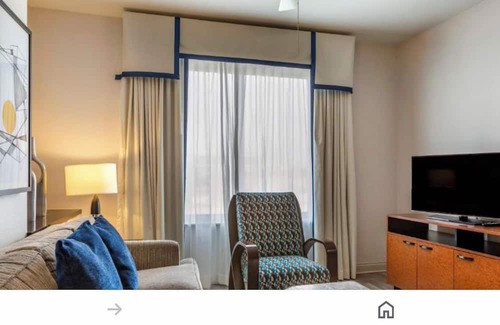 Paradise Resort | CES week, NO resort fee for 6 guests, close to Convention Ctr, shuttle&FREE WiFi