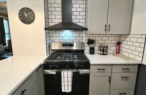 Syracuse Apartment | Newly renovated 2-bedroom apartment in welcoming Syracuse with AC, WiFi and Hea