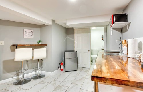 Elizabeth Apartment | Elizabeth Studio, 2 Mi to Mills at Jersey Gardens!