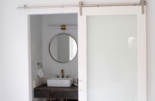 Green Hills House | Tranquil Oasis in Green Hills: Mid-Century Modern Suite with Zen Gardens