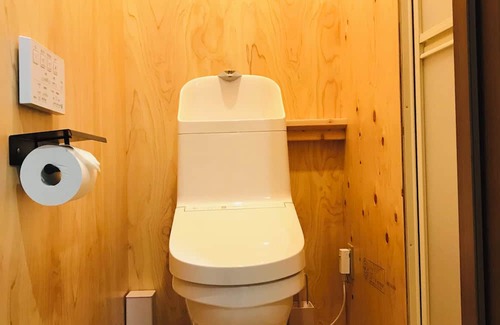 Nishi Ward House | 3 minutes walk to Mitakiji Temple! This guesthouse is a house where you can enjoy Nishikigoi and a Japanese garden.