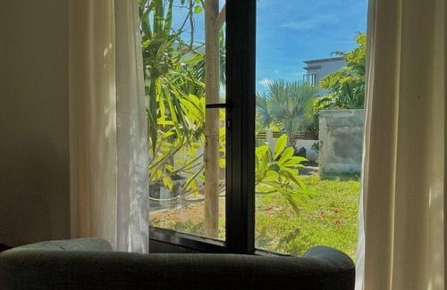 Albion House | Cozy 2-bedroom house 2-min drive from the beach