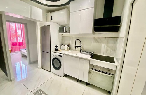 Pasteur Apartment | Charming 2 bedroom apartment with WiFi, in Nice, France