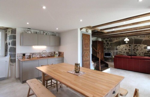 Teissieres-de-Cornet Cottage | Gite Teissières-de-Cornet, 2 bedrooms, 5 persons