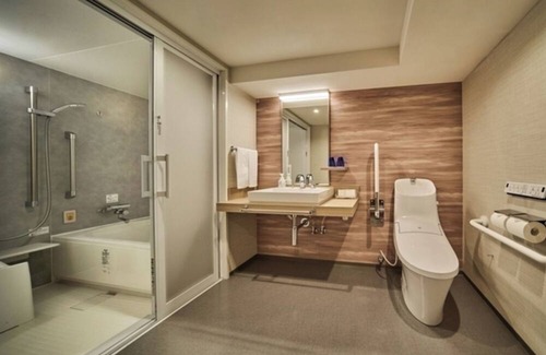 Funabashi House | Nonsmoking Universal Room vs | Breakfast inc / Funabashi Chiba