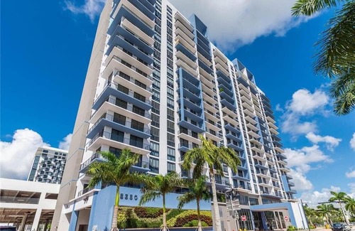 Doral Condo | Cozy Doral Retreat: Kitchen Luxury