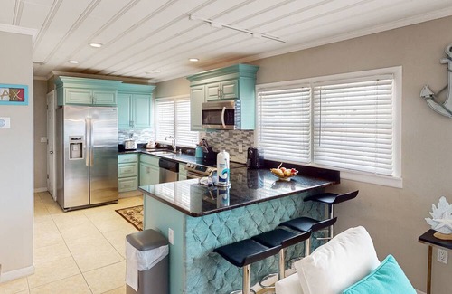 Kiska Beach Cottage | Sun-soaked cottage near the beach, AC, W/D, WiFi
