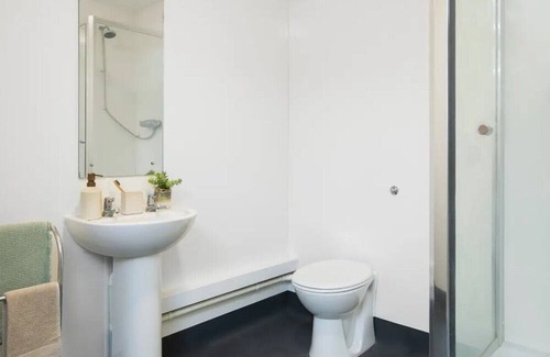 Tottenham Hale Apartment | Cozy & Budget - Accommodation in London - Students Only